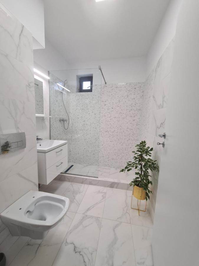 2 Superb Apartment